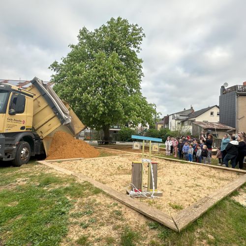 LKW_abladen_Sukiga_Sakasa LKW_abladen_Sukiga_Sakasa
